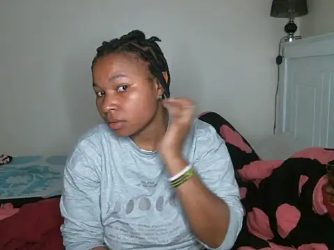 R-thequeen online show from December 2, 8:52 am