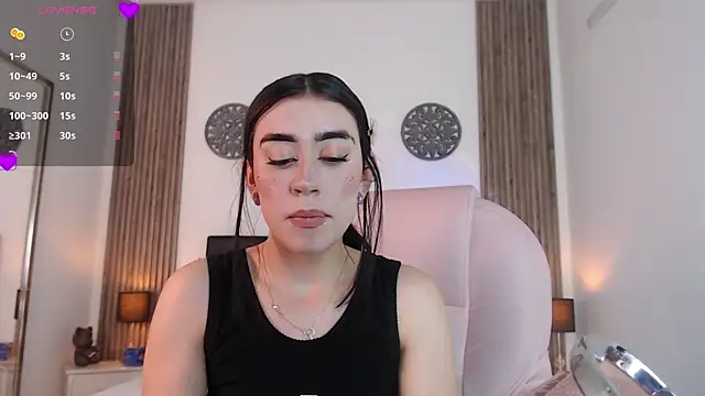 Snapshot of Julieta_De_Los_Angeles chatting on December 28, 8:04 pm Julieta De Los Angeles online show from December 28, 8:04 pm