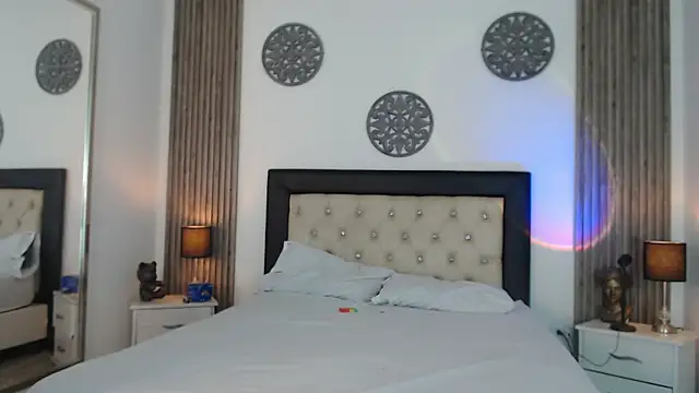 Snapshot of Julieta_De_Los_Angeles chatting on December 29, 2:06 am Julieta De Los Angeles online show from December 29, 2:06 am