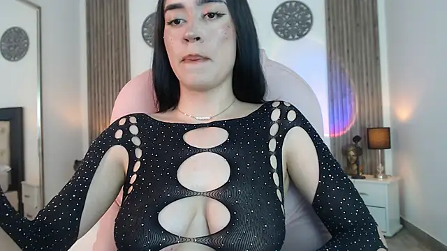 Snapshot of Julieta_De_Los_Angeles chatting on December 31, 8:45 pm Julieta De Los Angeles online show from December 31, 8:45 pm