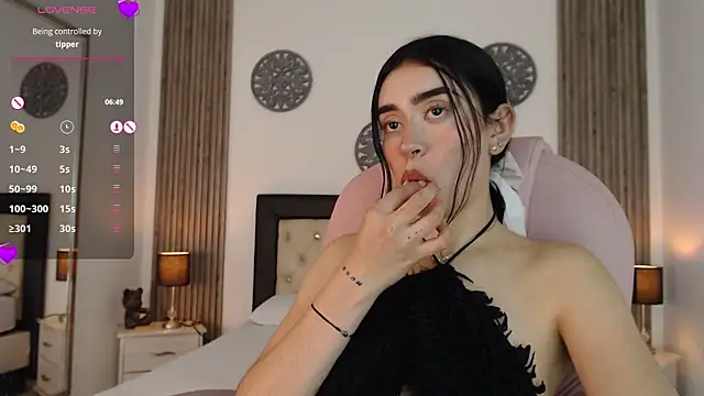 Snapshot of Julieta_De_Los_Angeles chatting on January 7, 11:24 pm Julieta De Los Angeles online show from January 7, 11:24 pm