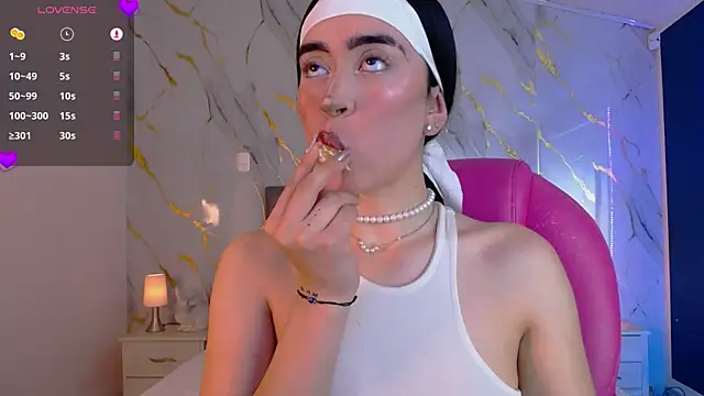 Snapshot of Julieta_De_Los_Angeles chatting on January 10, 3:29 am Julieta De Los Angeles online show from January 10, 3:29 am