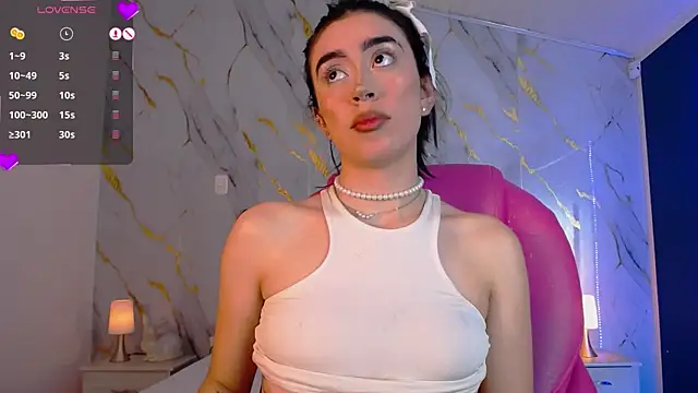 Snapshot of Julieta_De_Los_Angeles chatting on January 10, 9:34 am Julieta De Los Angeles online show from January 10, 9:34 am