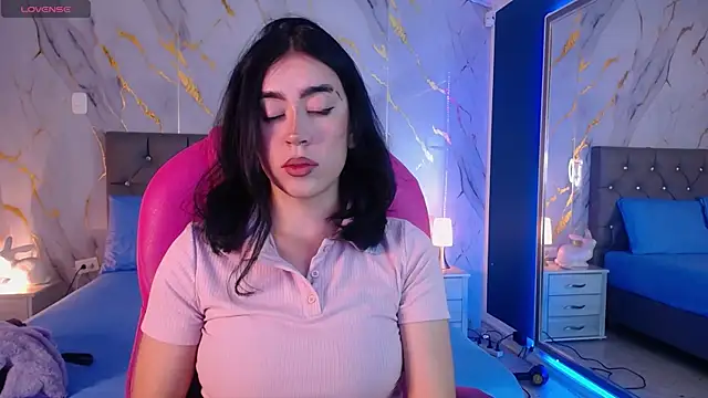 Snapshot of Julieta_De_Los_Angeles chatting on February 5, 3:45 am Julieta De Los Angeles online show from February 5, 3:45 am