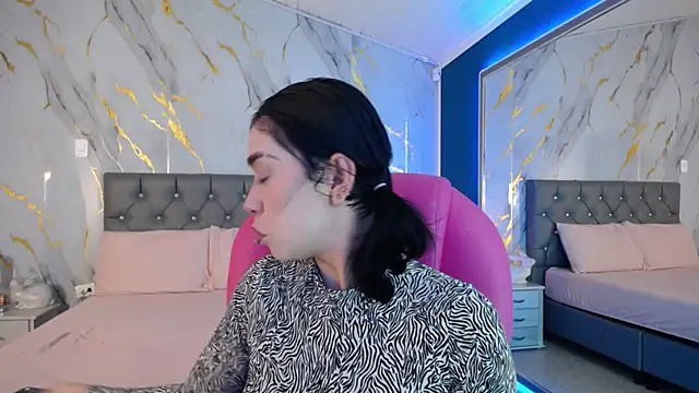 Snapshot of Julieta_De_Los_Angeles chatting on February 21, 3:56 am Julieta De Los Angeles online show from February 21, 3:56 am