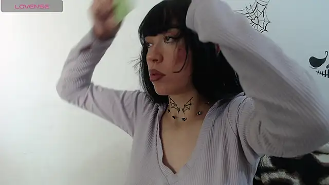 Julieta De Los Angeles online show from February 26, 7:02 pm