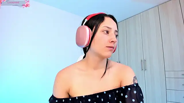 liaqueen610 online show from February 12, 8:29 pm