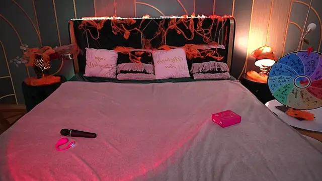 MonAmourrrR online show from October 17, 6:05 am