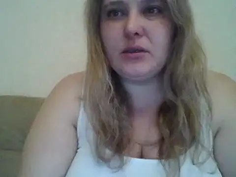 Snapshot of ParisMimi chatting on February 18, 7:15 am ParisMimi online show from February 18, 7:15 am