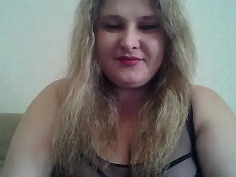 Snapshot of ParisMimi chatting on April 1, 7:42 am ParisMimi online show from April 1, 7:42 am