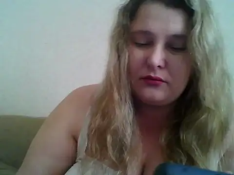 Snapshot of ParisMimi chatting on April 2, 8:12 am ParisMimi online show from April 2, 8:12 am
