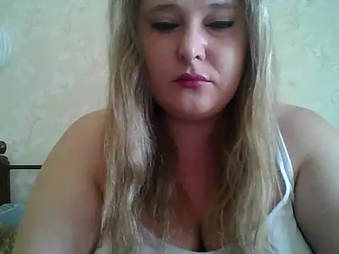 Snapshot of ParisMimi chatting on April 5, 7:05 am ParisMimi online show from April 5, 7:05 am