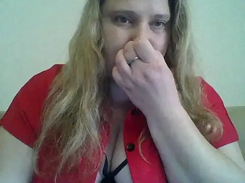 Snapshot of ParisMimi chatting on April 22, 10:39 am ParisMimi online show from April 22, 10:39 am