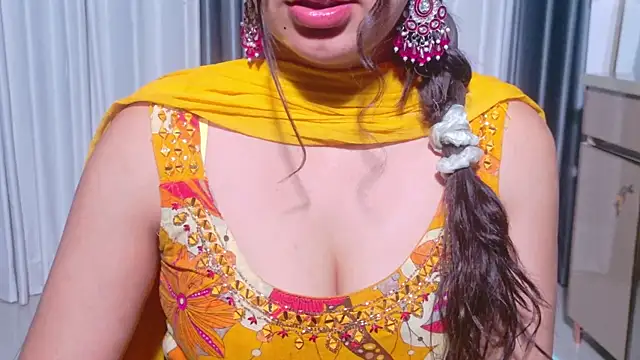 Snapshot of Aashika-Kaur chatting on June 2, 4:58 am Aashika-Kaur online show from June 2, 4:58 am