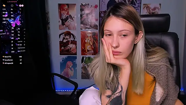 liana kisses online show from December 15, 3:20 pm