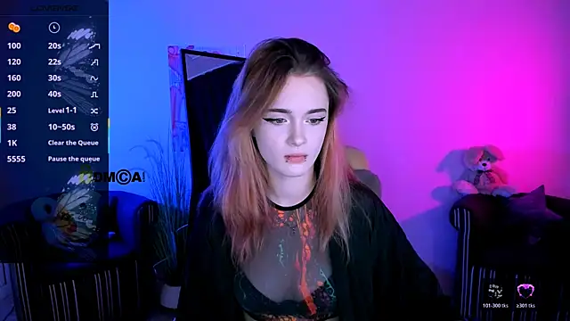 Snapshot of liana_kisses chatting on October 18, 7:03 pm liana kisses online show from October 18, 7:03 pm