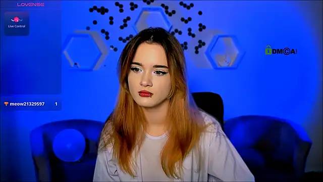 Snapshot of liana_kisses chatting on November 19, 8:42 pm liana kisses online show from November 19, 8:42 pm