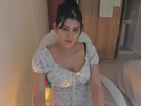 Snapshot of misstoya chatting on December 19, 1:18 am misstoya online show from December 19, 1:18 am