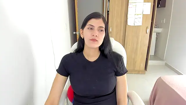 Snapshot of misstoya chatting on January 23, 12:35 am misstoya online show from January 23, 12:35 am