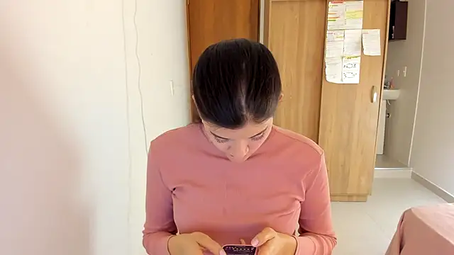 Snapshot of misstoya chatting on February 3, 1:41 am misstoya online show from February 3, 1:41 am