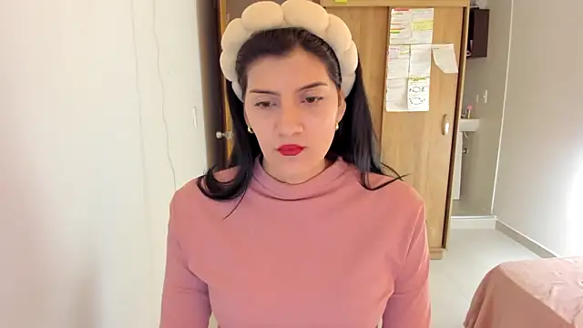 Snapshot of misstoya chatting on February 5, 1:15 am misstoya online show from February 5, 1:15 am