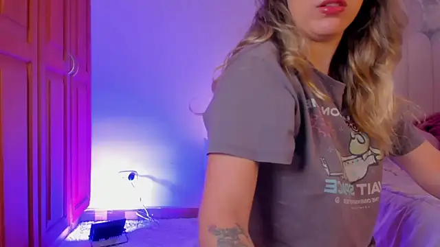 Snapshot of martinaaricci chatting on October 30, 1:01 pm martinaaricci online show from October 30, 1:01 pm