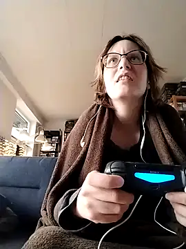 PernillaGirl online show from October 4, 12:25 pm