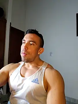 Snapshot of jhay-crux chatting on April 8, 12:32 am jhay-crux online show from April 8, 12:32 am