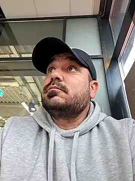 Snapshot of Futacisu chatting on November 30, 8:07 am Futacisu online show from November 30, 8:07 am