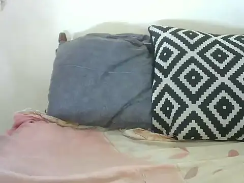 Snapshot of Pretty-emmie chatting on December 25, 6:52 am Pretty-emmie online show from December 25, 6:52 am