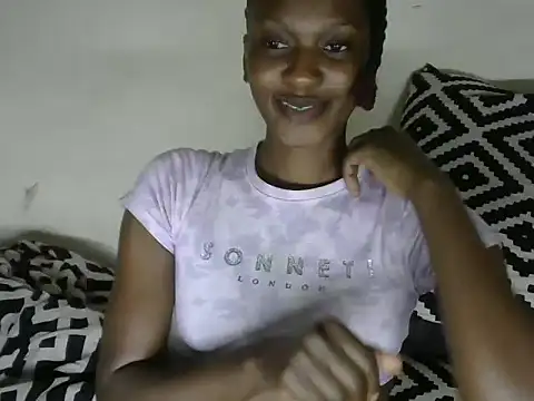 Snapshot of Pretty-emmie chatting on January 25, 3:30 pm Pretty-emmie online show from January 25, 3:30 pm