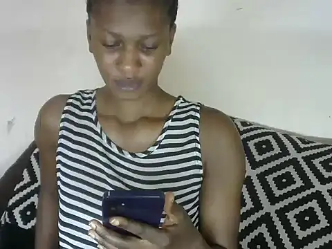Snapshot of Pretty-emmie chatting on February 19, 2:01 pm Pretty-emmie online show from February 19, 2:01 pm
