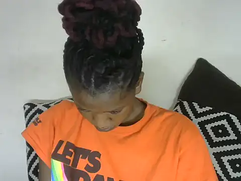 Snapshot of Pretty-emmie chatting on February 20, 5:12 am Pretty-emmie online show from February 20, 5:12 am