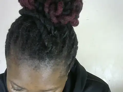 Snapshot of Pretty-emmie chatting on February 22, 7:47 pm Pretty-emmie online show from February 22, 7:47 pm