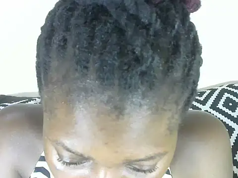Snapshot of Pretty-emmie chatting on February 24, 9:20 pm Pretty-emmie online show from February 24, 9:20 pm