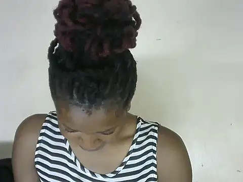Snapshot of Pretty-emmie chatting on February 25, 6:03 am Pretty-emmie online show from February 25, 6:03 am