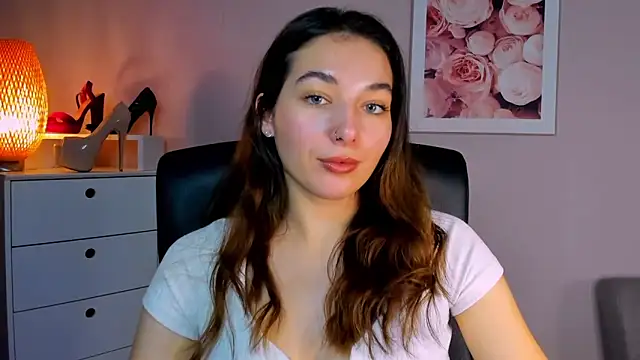 Snapshot of Meagn_Extasy chatting on December 8, 11:24 am Meagn Extasy online show from December 8, 11:24 am