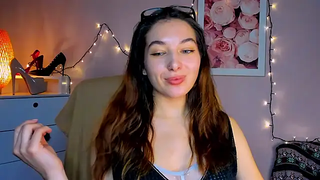 Snapshot of Meagn_Extasy chatting on December 11, 5:48 pm Meagn Extasy online show from December 11, 5:48 pm