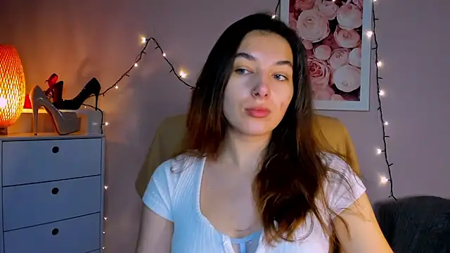 Snapshot of Meagn_Extasy chatting on December 13, 8:30 am Meagn Extasy online show from December 13, 8:30 am