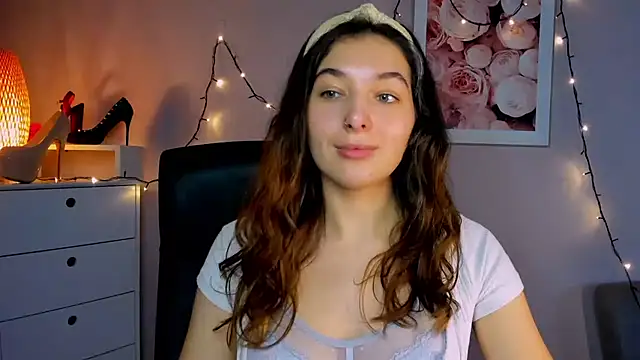 Snapshot of Meagn_Extasy chatting on December 19, 5:18 pm Meagn Extasy online show from December 19, 5:18 pm