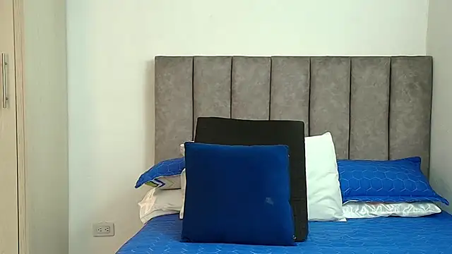 karina lewis  online show from November 6, 3:51 am