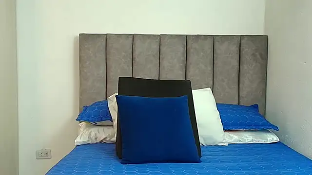 karina lewis  online show from November 15, 3:59 am