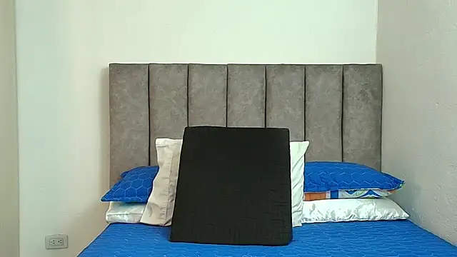 karina lewis  online show from November 26, 4:02 am