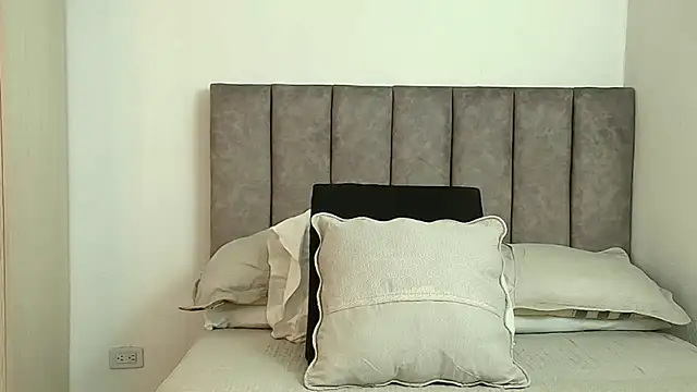 karina lewis  online show from January 10, 3:30 am