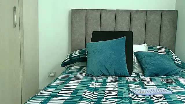Snapshot of karina_lewis_ chatting on February 20, 4:42 am karina lewis online show from February 20, 4:42 am