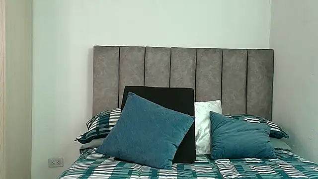 Snapshot of karina_lewis_ chatting on February 25, 4:22 am karina lewis online show from February 25, 4:22 am