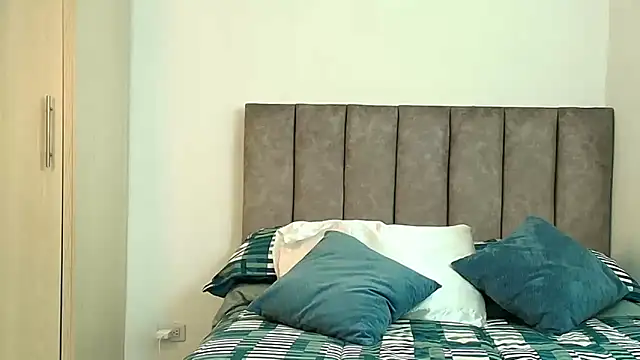 Snapshot of karina_lewis_ chatting on March 4, 4:18 am karina lewis online show from March 4, 4:18 am