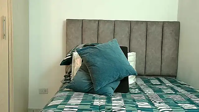 Snapshot of karina_lewis_ chatting on March 6, 3:47 am karina lewis online show from March 6, 3:47 am