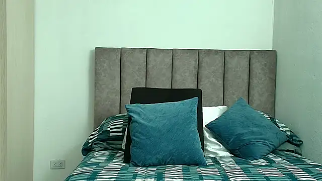 Snapshot of karina_lewis_ chatting on March 13, 4:19 am karina lewis online show from March 13, 4:19 am