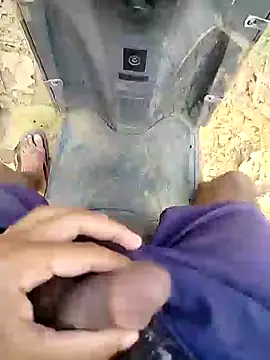 Snapshot of 88karan88 chatting on December 23, 9:05 am 88karan88 online show from December 23, 9:05 am